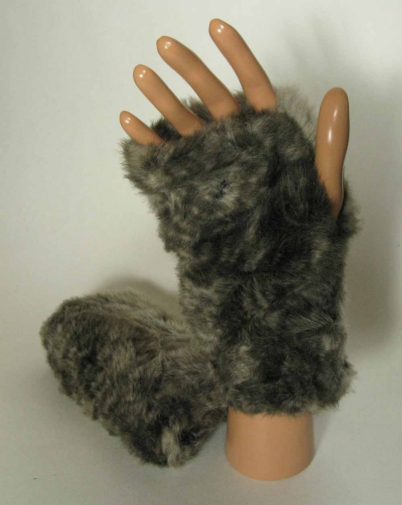 Faux Fur Fingerless Gloves in Fawn